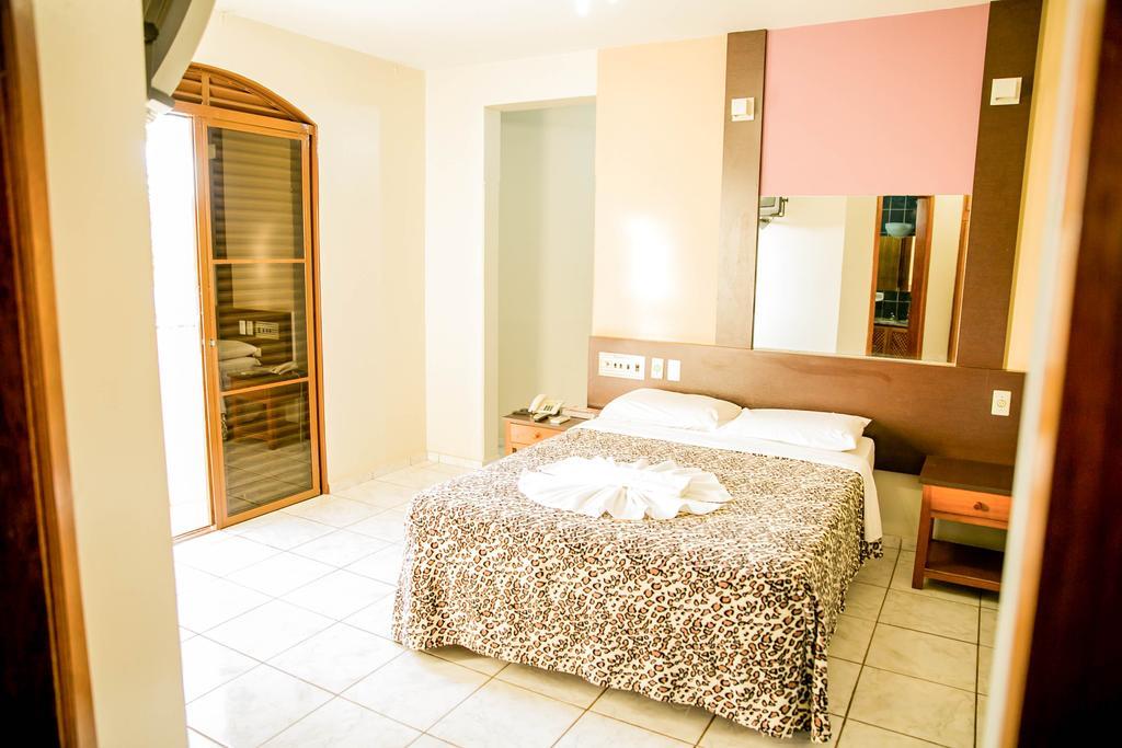 Mineiros Piloes Palace Hotel חדר תמונה